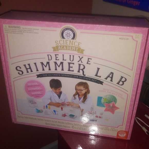 NWOT Deluxe Shimmer Lab!!!! - Picture 5 of 7